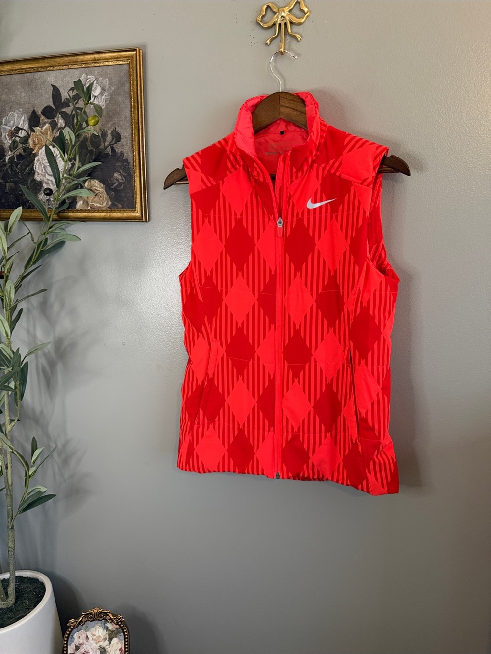 Nike Golf Sport Women’s Small Coral Geometric Full Zip Insulated Vest - Picture 3 of 9